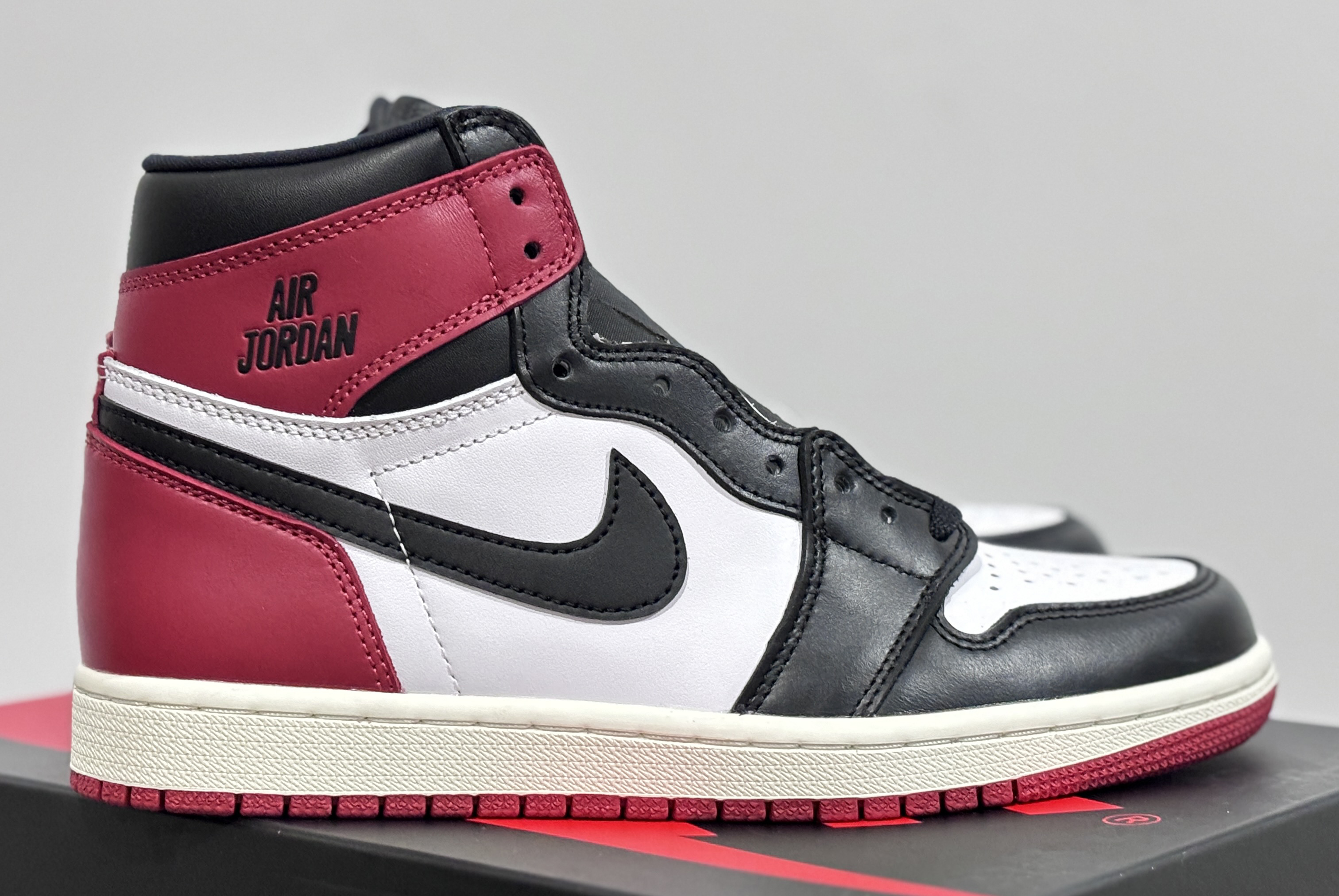 Air Jordan 1 High OG Black Toe Reimagined DZ5485-106 Size: 36-47.5